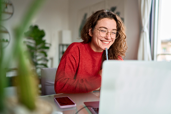 Office working on computer girl | CB | 576x384 Office working on computer girl | CB | 576x384