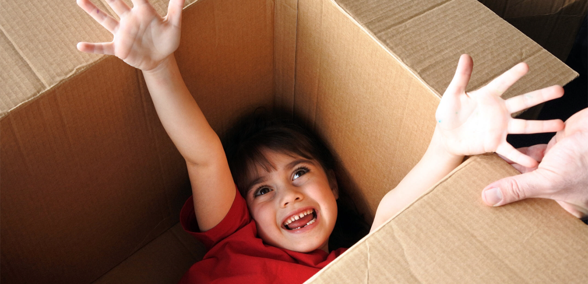 girl playing in box | CB | 1200x580 girl playing in box | CB | 1200x580